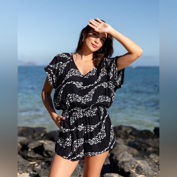 NWT Ava Sky Romper Roslyn in Black Fish Wave - Picture 2 of 3